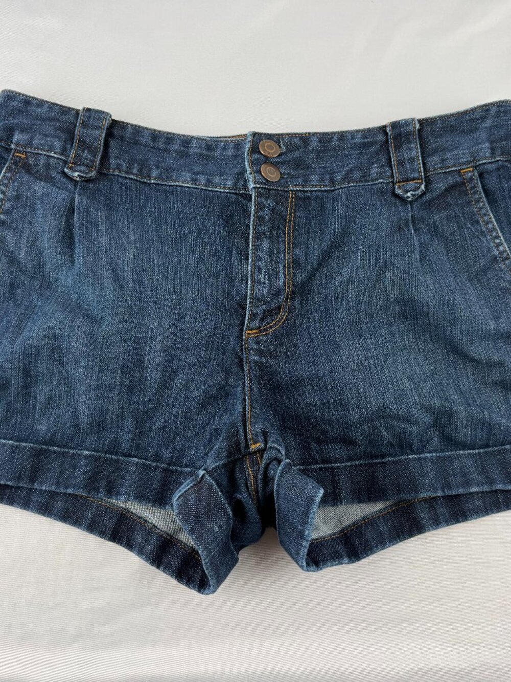 Gap 1969 Women's Blue Denim Cuffed Shorts Double Button Size 30/10 Pleated